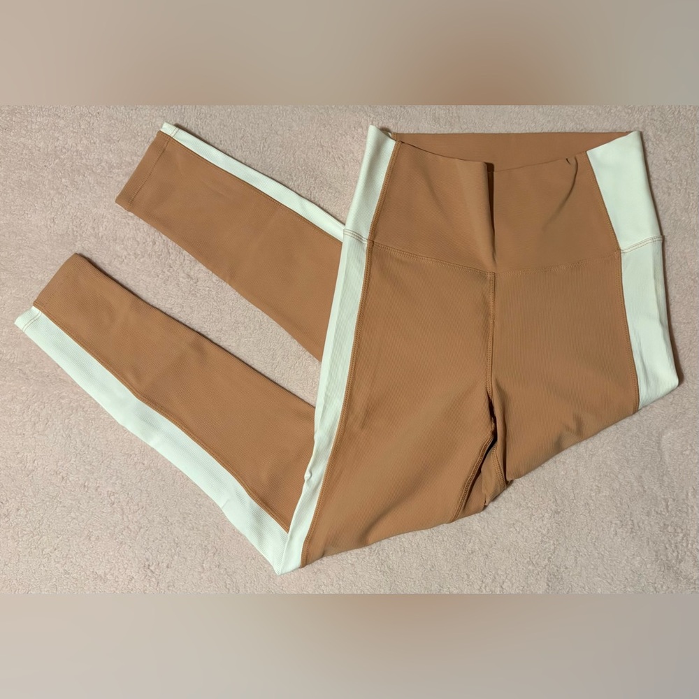 NWOT Kyodan Color Blocked Khaki Peach with White Stripe Textured Leggings - M